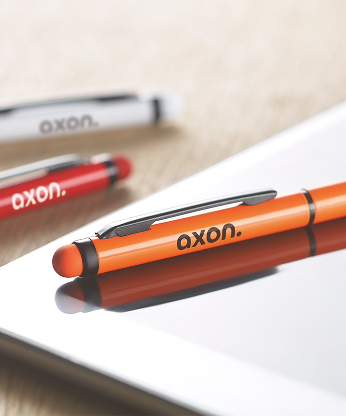 En stylo montrant une personnalisation positionnée à un endroit populaire.